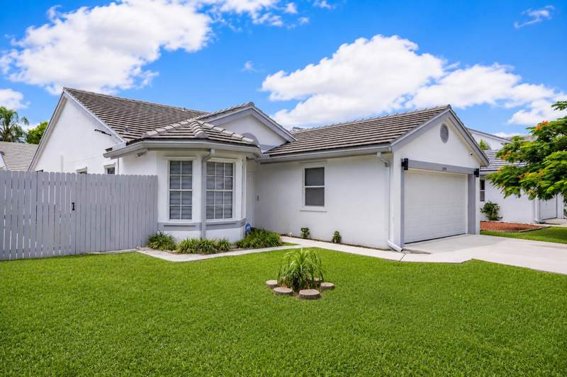 3 bedroom Single Family Residence at 2974 Torrey Pine Lane, Lantana Pines 3, Lake Worth — photo 2