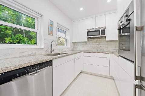 122 Peruvian Avenue #16, Palm Beach FL - photo 11 of 19