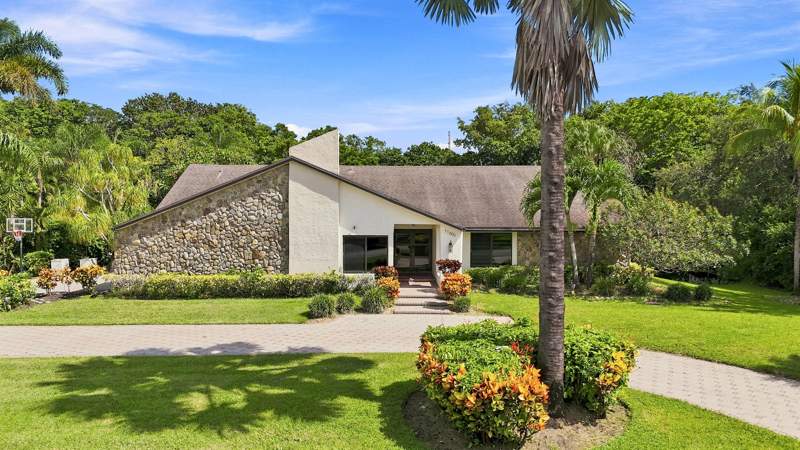 4 bedroom Single Family Residence at 11601 SW 21st Court, Fla Fruit Lands Co Sub No 1, Davie — photo 4
