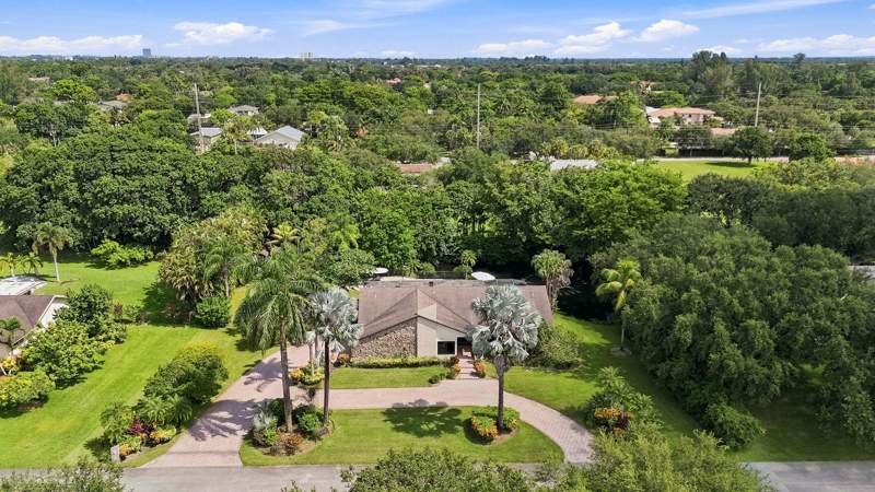 4 bedroom Single Family Residence at 11601 SW 21st Court, Fla Fruit Lands Co Sub No 1, Davie — photo 5
