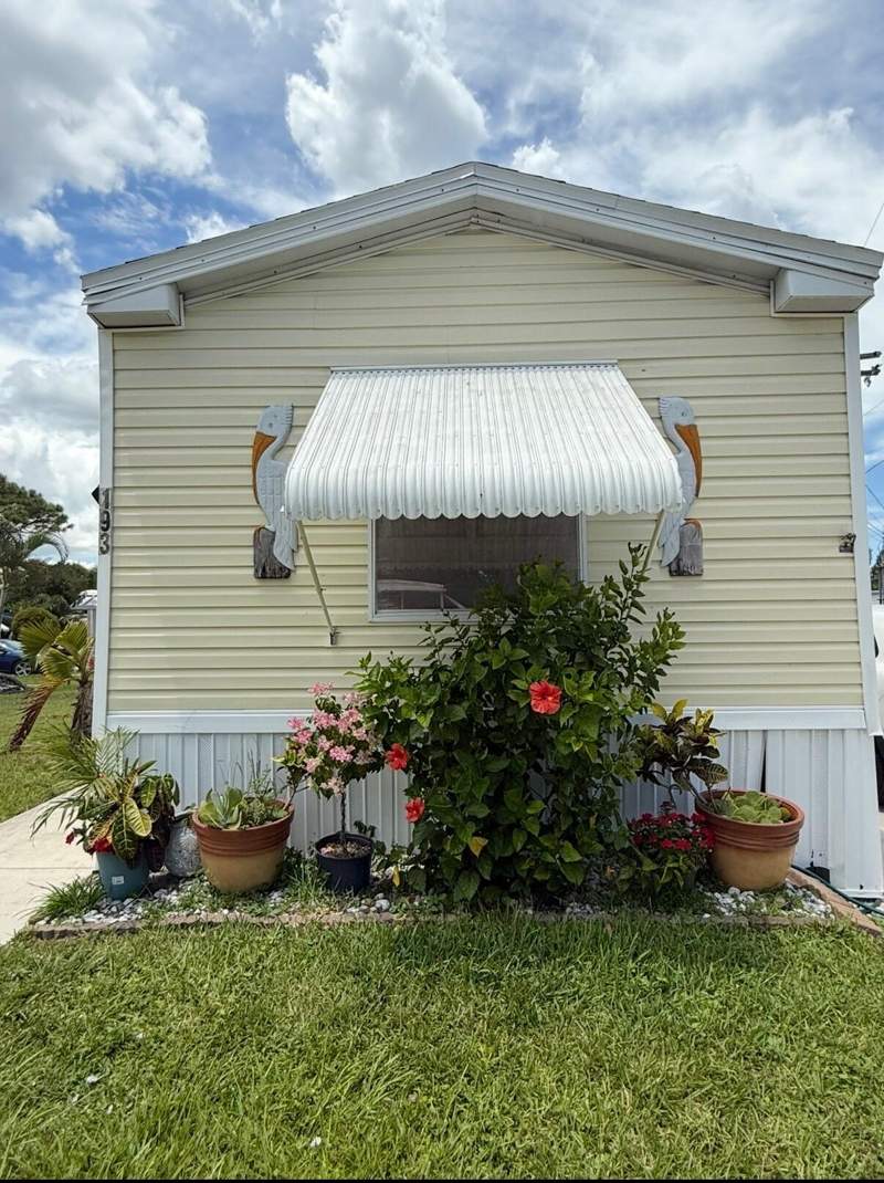 2 bedroom Mobile Home at 5000 SE Federal Highway #193, Sunshine Manor Mobile Home Park, Stuart — photo 3