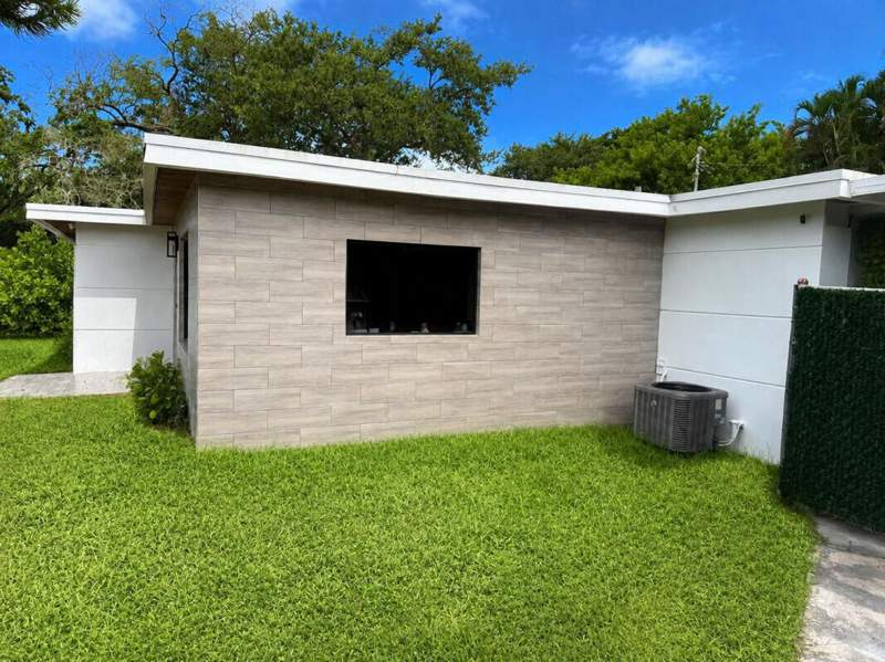 3 bedroom Single Family Residence at 4919 SW 28th Avenue, Seminole Park, Fort Lauderdale — photo 2