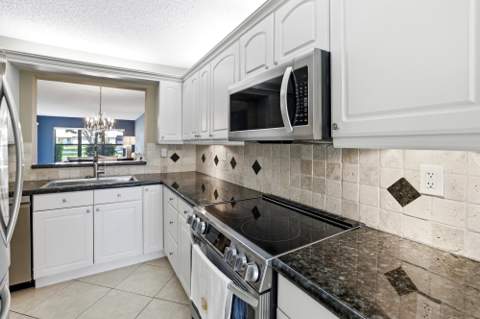 5710 Princess Palm Court #B, Delray Beach FL - photo 6 of 35