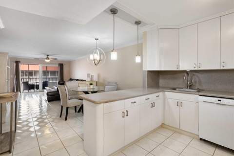 2097 S Ocean Drive #403, Hallandale Beach FL - photo 12 of 32