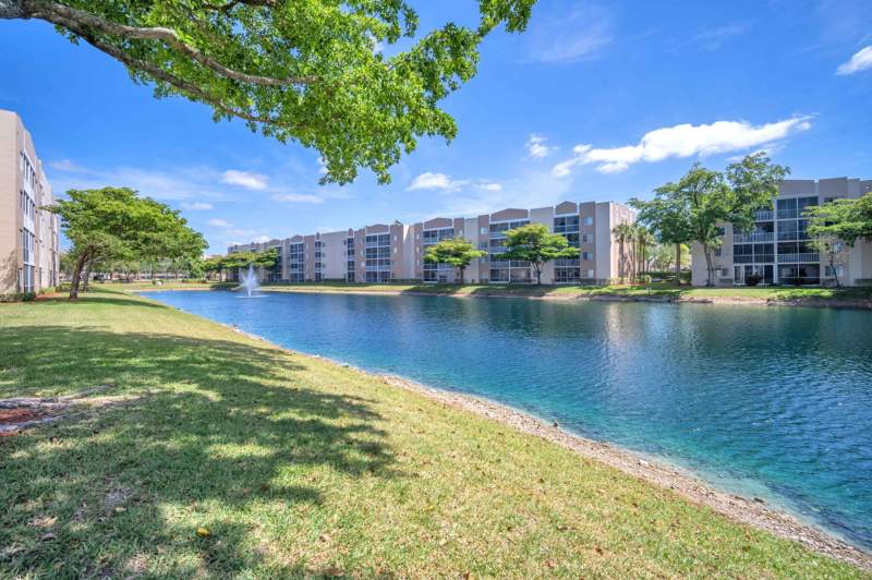 2 bedroom Condominium at 9560 Weldon Circle #J210, Weldon Condominium J, Tamarac — photo 4