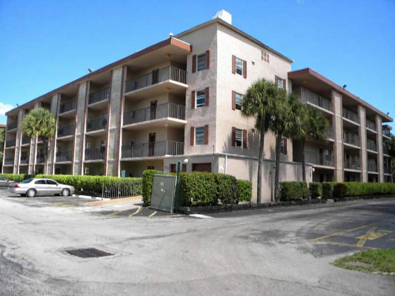 2 bedroom Condominium at 3000 NW 48th Terrace, Cypress Chase Condo No 5, Lauderdale Lakes — photo 2