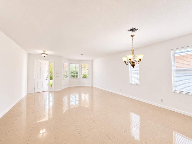 4 bedroom Single Family Residence at 1804 SW Jamesport Drive, Fourth Replat Of Portofino Isles, Port St. Lucie — photo 2