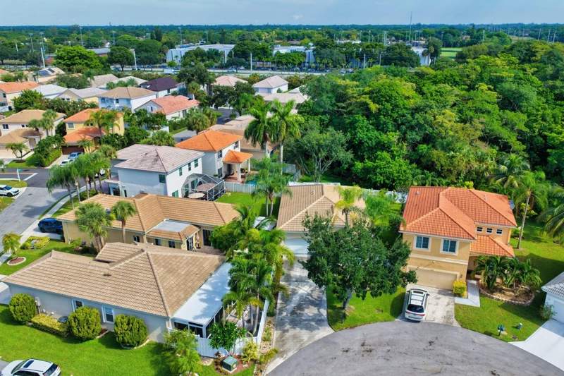 3 bedroom Single Family Residence at 6817 NW 32nd Court, Holiday Springs East, Margate — photo 4