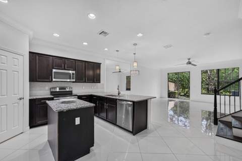 10306 Wellington Parc Drive, Wellington FL - photo 7 of 55