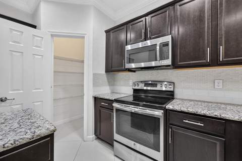 10306 Wellington Parc Drive, Wellington FL - photo 10 of 55