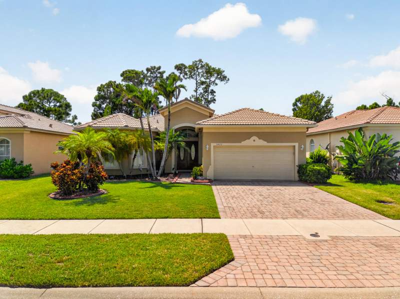 4 bedroom Single Family Residence at 5423 Place Lake Drive, Portofino Shores Phase Two, Fort Pierce — photo 3