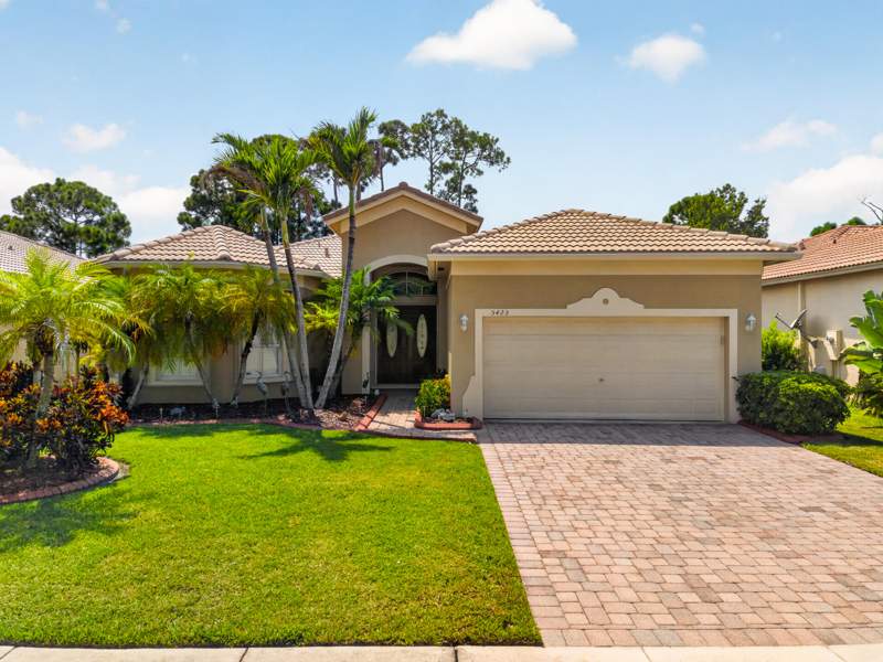 4 bedroom Single Family Residence at 5423 Place Lake Drive, Portofino Shores Phase Two, Fort Pierce — photo 4