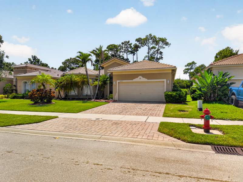 4 bedroom Single Family Residence at 5423 Place Lake Drive, Portofino Shores Phase Two, Fort Pierce — photo 5
