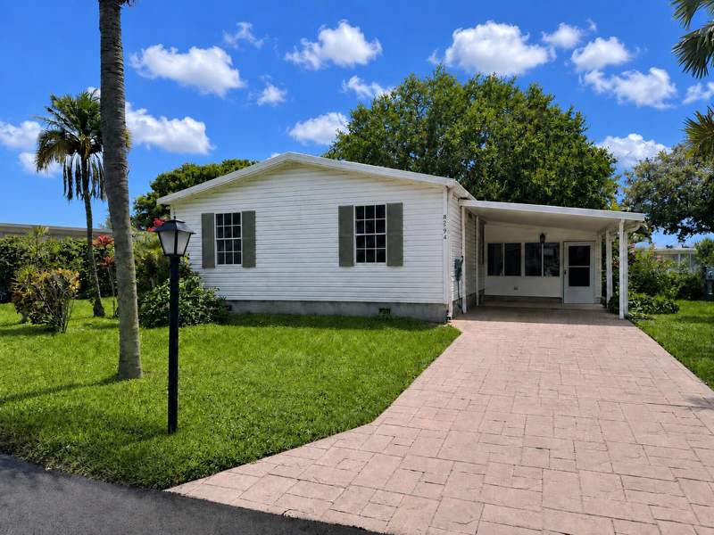 3 bedroom Stock Cooperative at 8294 E Club Road, West Lakes Of Boca Raton Inc, Boca Raton — photo 2