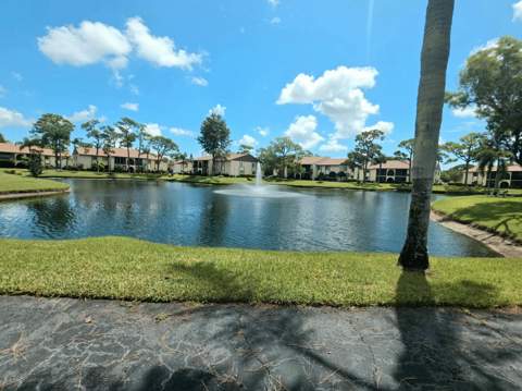 334 Knotty Pine Circle #D-2, Greenacres FL - photo 12 of 15