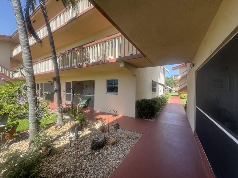 2 bedroom Condominium at 5300 Washington Street #P131, Beverly Hills Condo Number Nine, Hollywood — photo 5