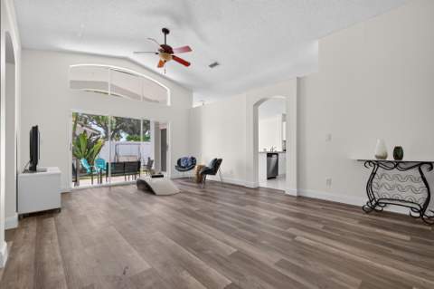 7816 Manor Forest Lane, Boynton Beach FL - photo 7 of 29
