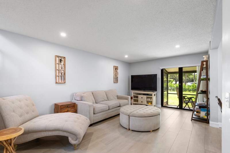 2 bedroom Townhouse at 7200 NW 2nd Avenue #120, Sunflower Condo, Boca Raton — photo 4
