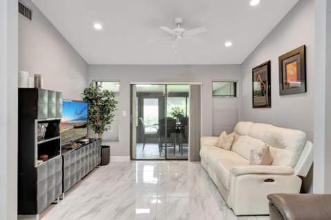 10927 Dolphin Palm Court #A, Boynton Beach FL - photo 7 of 33