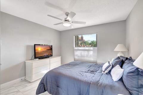 10927 Dolphin Palm Court #A, Boynton Beach FL - photo 21 of 33