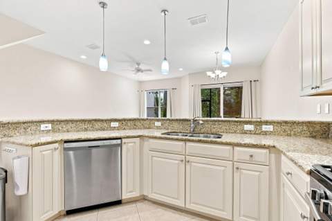 6179 NW Helmsdale Way, Port St. Lucie FL - photo 15 of 67