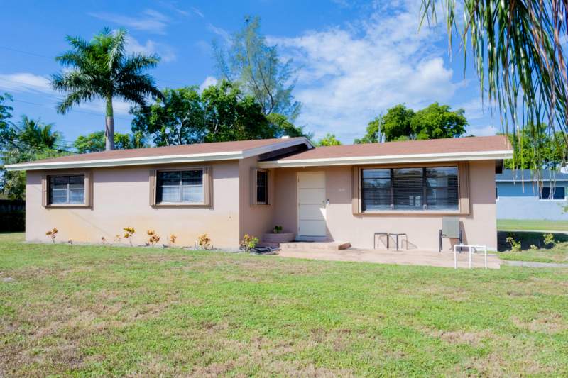 3 bedroom Stock Cooperative at 1200 NW 18th Street, Lauderdale Villas, Fort Lauderdale — photo 4