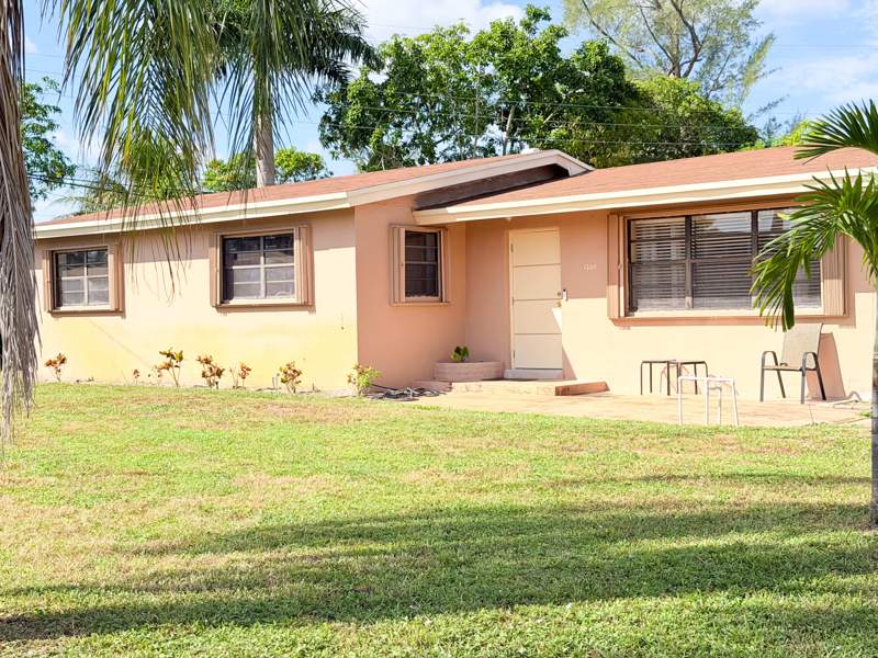 3 bedroom Stock Cooperative at 1200 NW 18th Street, Lauderdale Villas, Fort Lauderdale — photo 5
