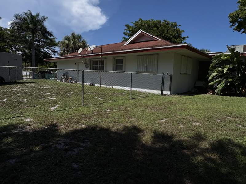 3 bedroom Single Family Residence at 8432 Waterway Drive, Palm Ridge Estates 2, Lake Clarke Shores — photo 2