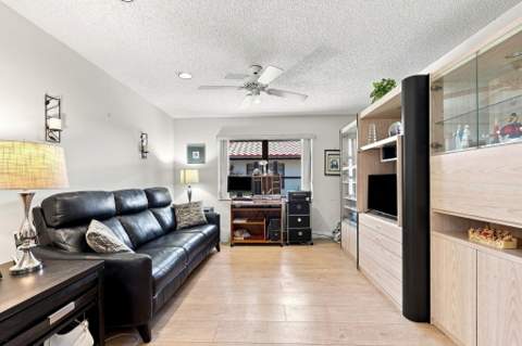 6013 Sunny Pointe Circle, Delray Beach FL - photo 12 of 49