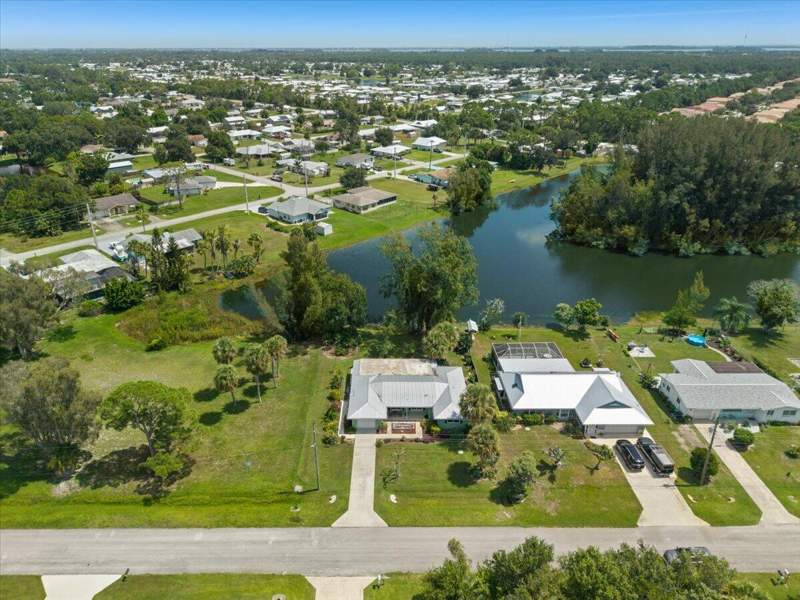 3 bedroom Single Family Residence at 5904 Killarney Avenue, Lakewood Park, Fort Pierce — photo 3