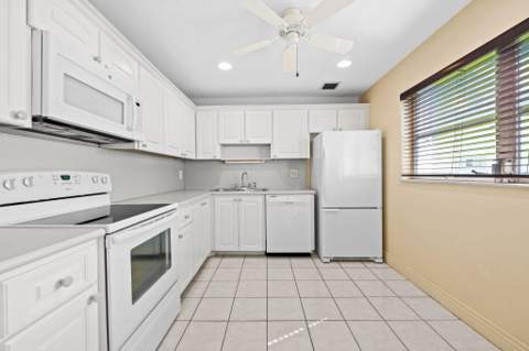 8711 NW 10th Street #D101, Plantation FL - photo 7 of 21
