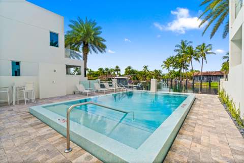 221 Shore Court, Lauderdale-By-The-Sea FL - photo 8 of 82