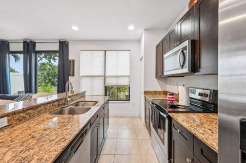 2025 Oysterwood Lane, Riviera Beach FL - photo 15 of 40