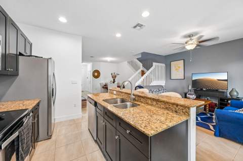2025 Oysterwood Lane, Riviera Beach FL - photo 16 of 40