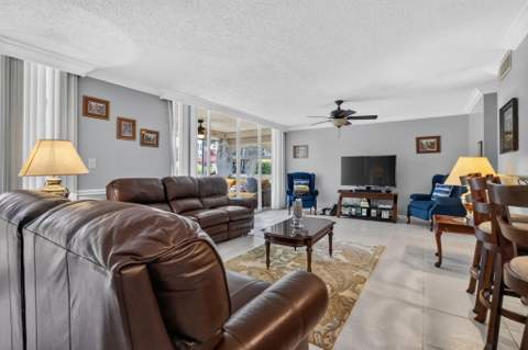 103 Half Moon Circle #H1, Hypoluxo FL - photo 8 of 82