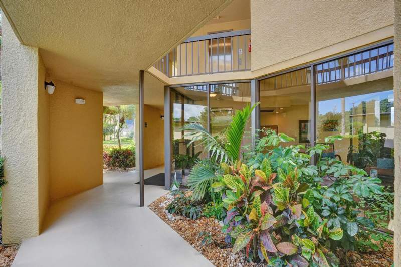 2 bedroom Condominium at 5344 Woodland Lakes Drive #223, Woodland Lakes, Palm Beach Gardens — photo 5