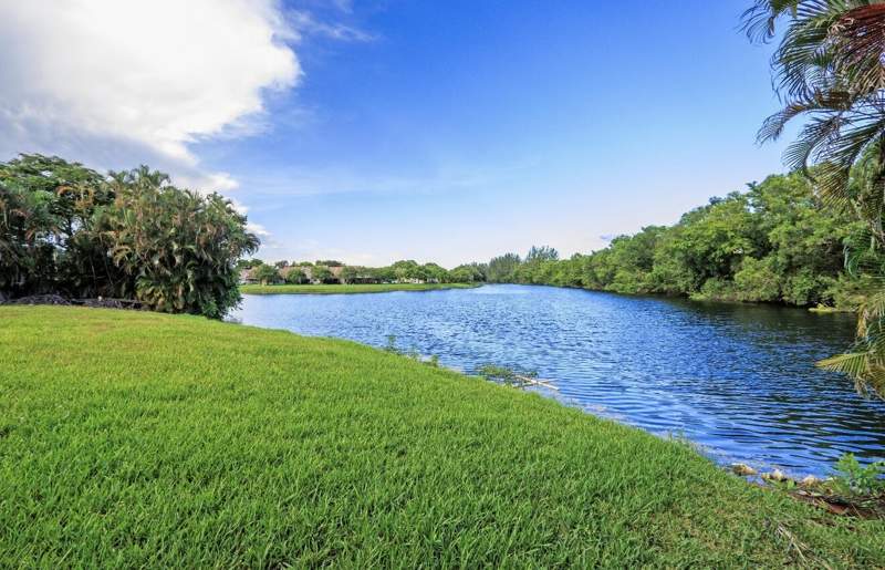 3 bedroom Single Family Residence at 15801 W Wind Circle, New River Estates Sec 2, Sunrise — photo 2