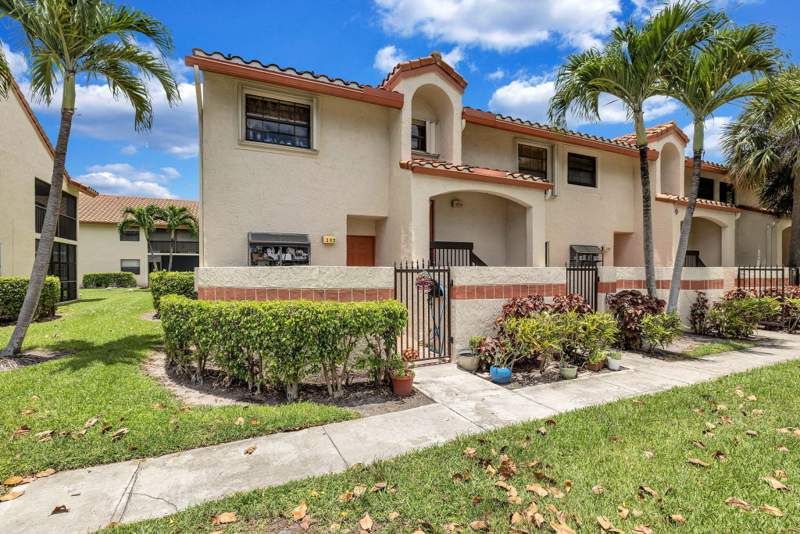 2 bedroom Condominium at 305 Congressional Way, Diplomat Square Condo, Deerfield Beach — photo 2
