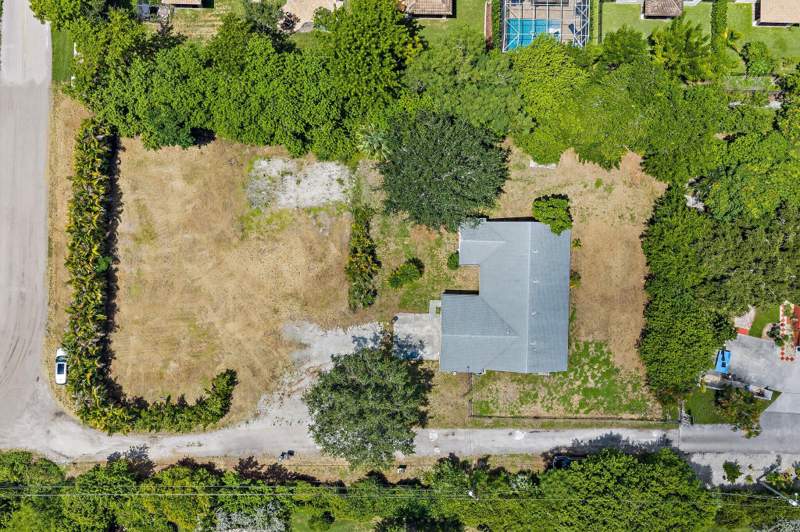 3 bedroom Single Family Residence at 4833 Nash Trail, S/D Of 36-44-42, SW 1/4, Lake Worth — photo 3