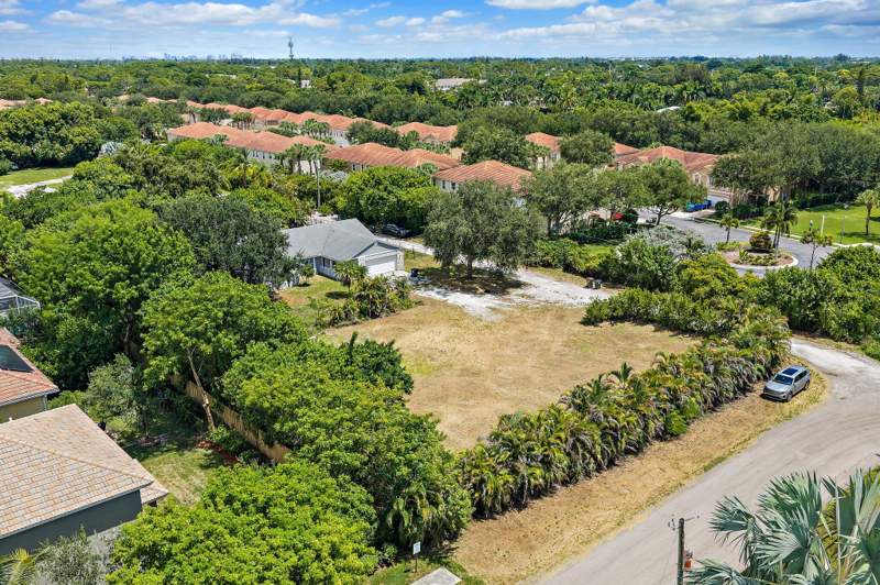 3 bedroom Single Family Residence at 4833 Nash Trail, S/D Of 36-44-42, SW 1/4, Lake Worth — photo 5