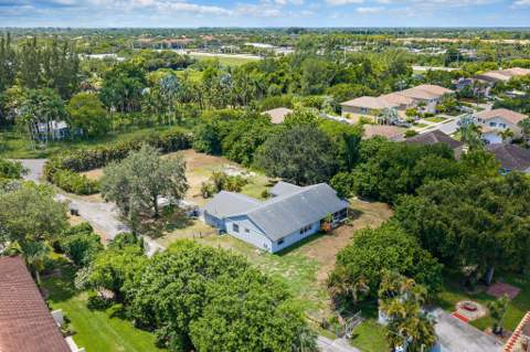 4833 Nash Trail, Lake Worth FL - photo 7 of 19