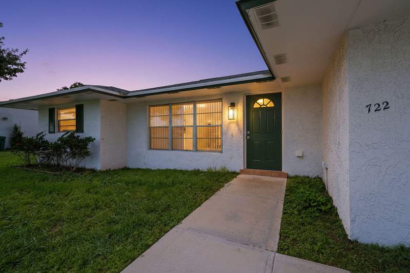 3 bedroom Single Family Residence at 722 SE Arton Lane, Port St Lucie Section 6, Port St. Lucie — photo 3
