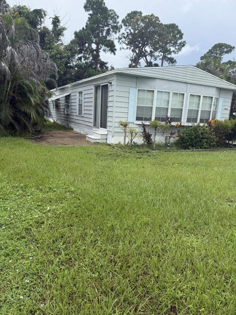 2 bedroom Manufactured Home at 11 SE La Mesa, Spanish Lakes Golf Village, Port St. Lucie — photo 4