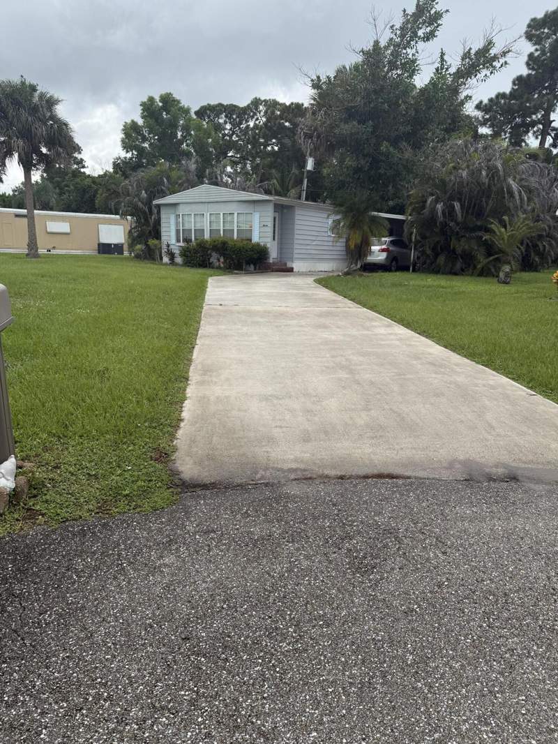2 bedroom Manufactured Home at 11 SE La Mesa, Spanish Lakes Golf Village, Port St. Lucie — photo 3