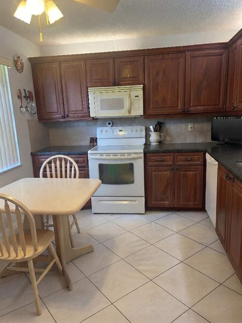 2 bedroom Villa at 23312 Barlake Drive, Lakes Of Boca Barwood 1, Boca Raton — photo 5