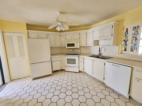 6 Greenway Village #105, Royal Palm Beach FL - photo 7 of 19