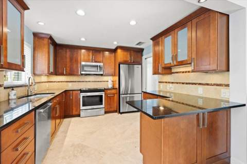 2137 NE 17th Avenue, Wilton Manors FL - photo 23 of 45
