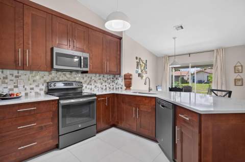 2007 Discovery Circle, Deerfield Beach FL - photo 6 of 28