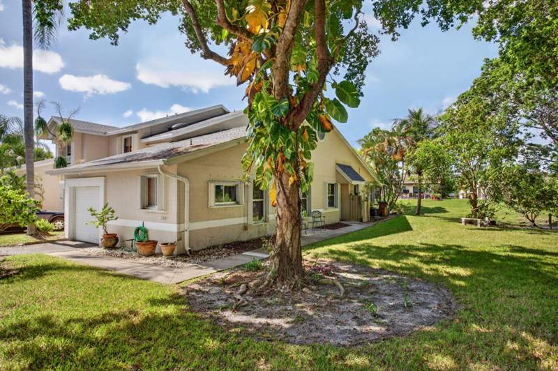 2 bedroom Villa at 2007 Discovery Circle, Coral Point North, Deerfield Beach — photo 2