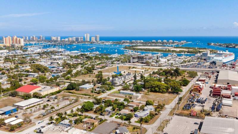 3 bedroom Townhouse at 130 W 11th Street #134, Riviera In Pb 2, Riviera Beach — photo 3